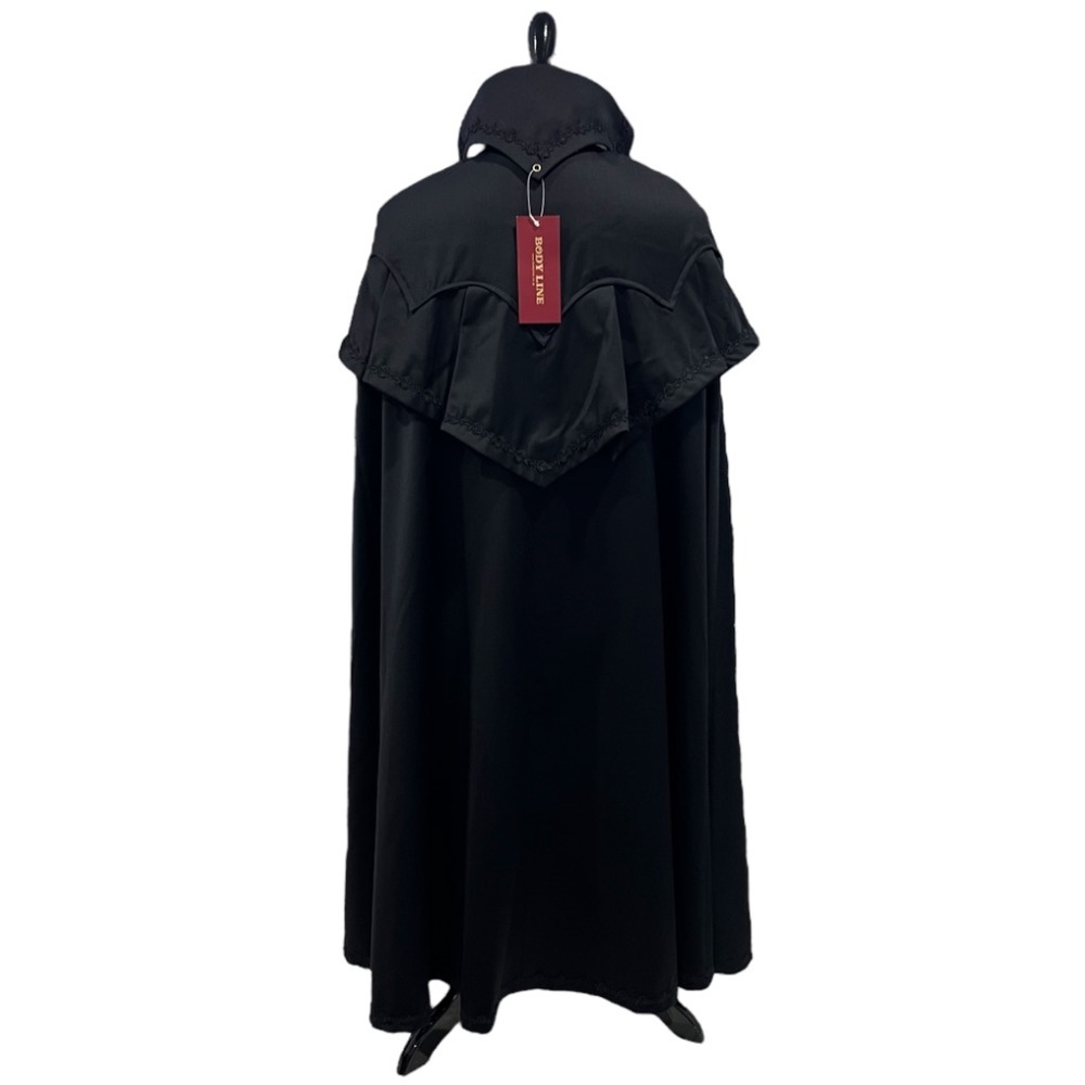 Bodyline Japan Black Cosplay Cape with Chain and Crosses NWT Medium - Picture 3 of 9